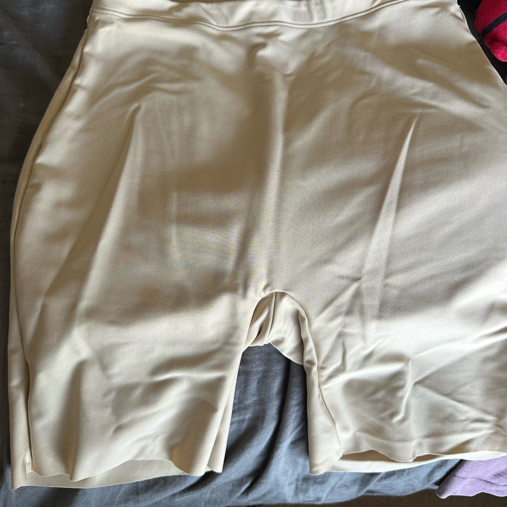 SKIMS Cream / Beige Padded Bike Shorts